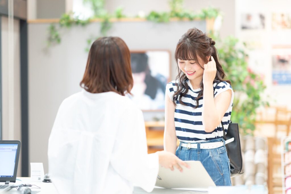 振袖レンタル(成人式)奈良市・大和郡山市・天理市_フォトスタジオワタナベ(渡辺写真館)奈良本店_振袖レンタル受付姿