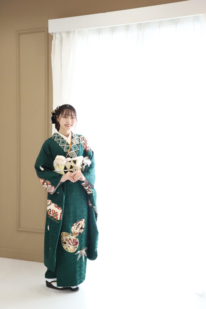 振袖レンタル(成人式)奈良市・大和郡山市・天理市_フォトスタジオワタナベ(渡辺写真館)奈良本店_前撮り緑着物姿